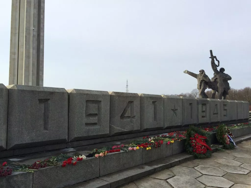 https://www.ahmontour.com/media/2020/05/monument-victoire-1945-riga-1024x767.jpg.webp