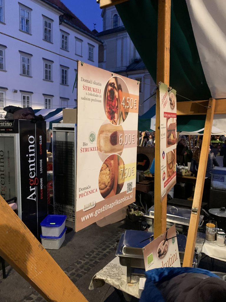 Stand de štrukelj à Ljubljana