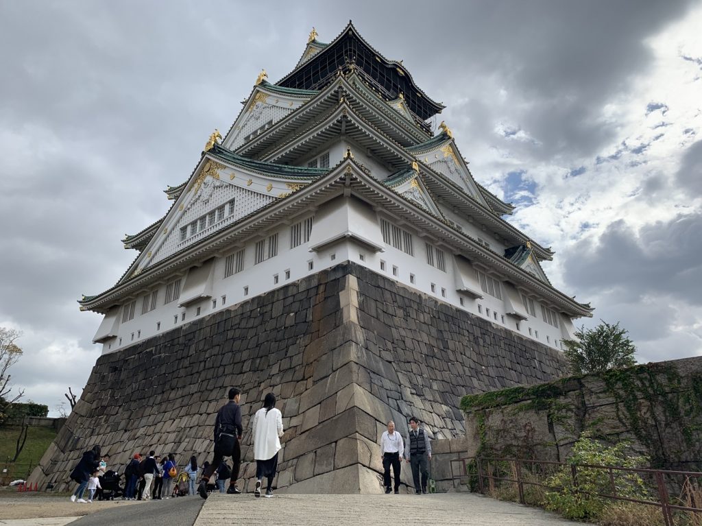 Château d'Osaka vu d'en bas