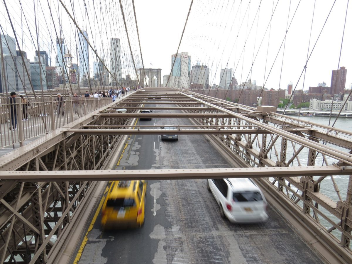 Taxi sur le pont de Brooklyn