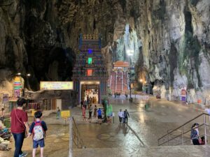 Intérieur des grottes de Batu
