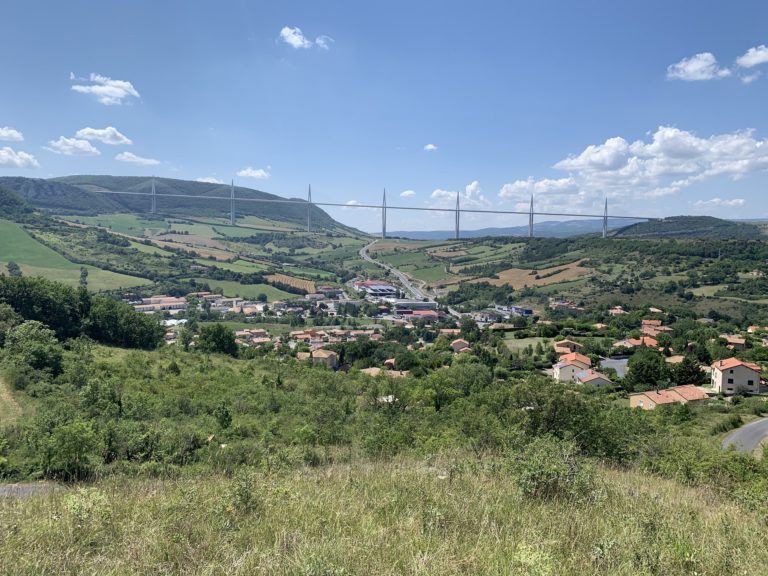 Vue sur le viaduc depuis les hauteurs de Creissels