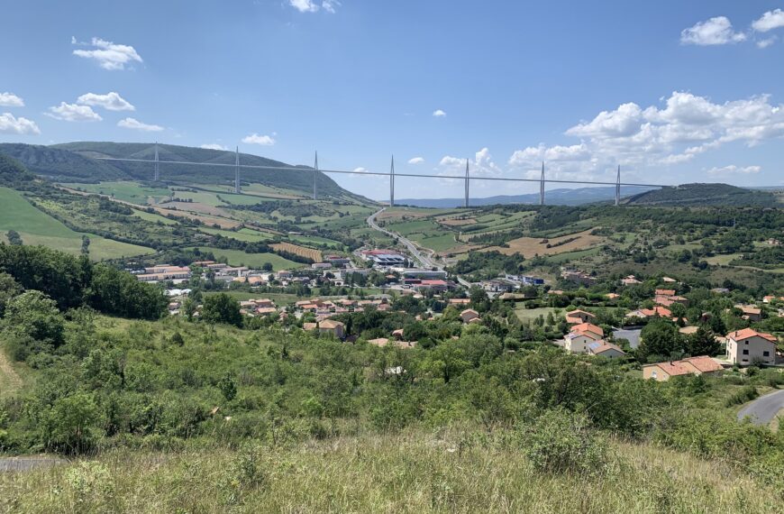 Vue sur le viaduc depuis les hauteurs de Creissels
