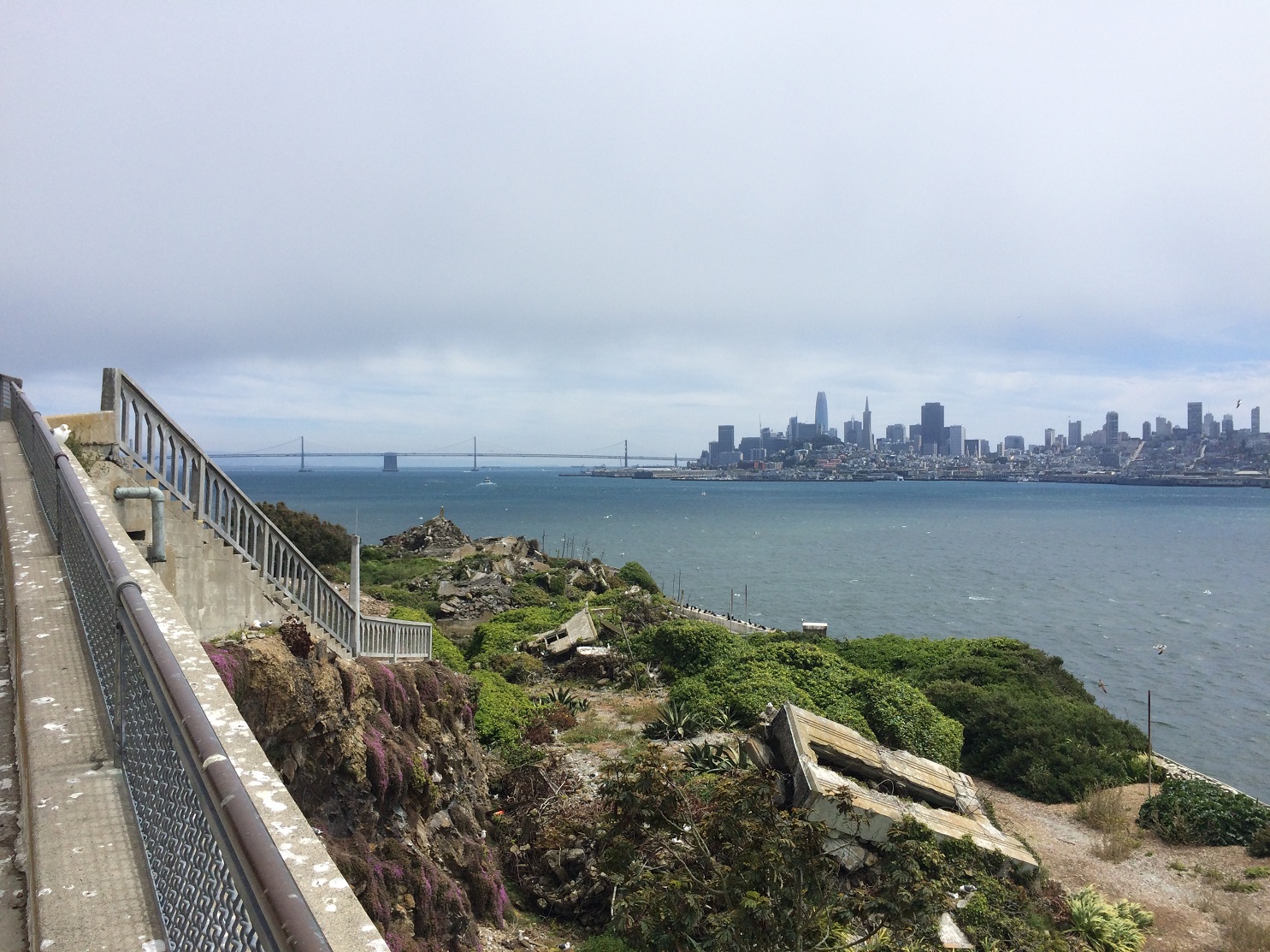 Vue sur la skyline de San Francisco depuis l'île d'Alcatraz