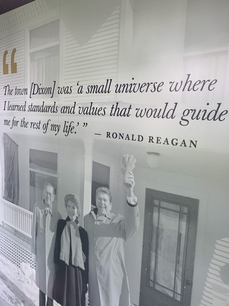 Un panneau du musée avec une citation de Ronald Reagan