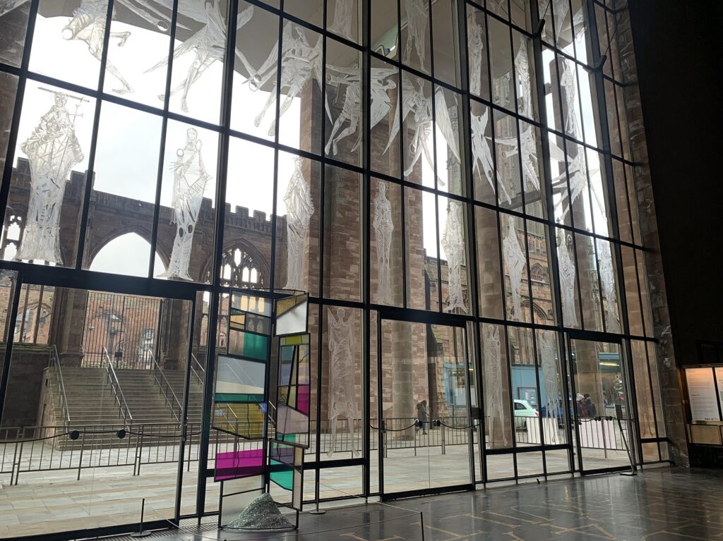 L'entrée de la nouvelle cathédrale