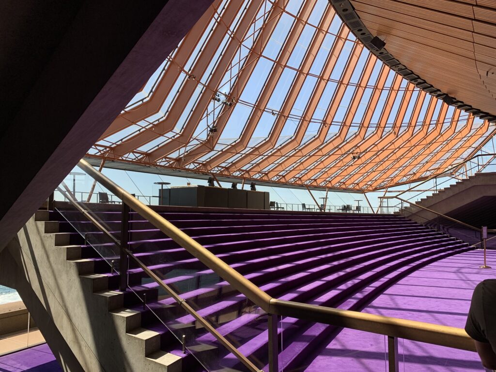 Un hall de réception à l'intérieur de l'opéra de Sydney