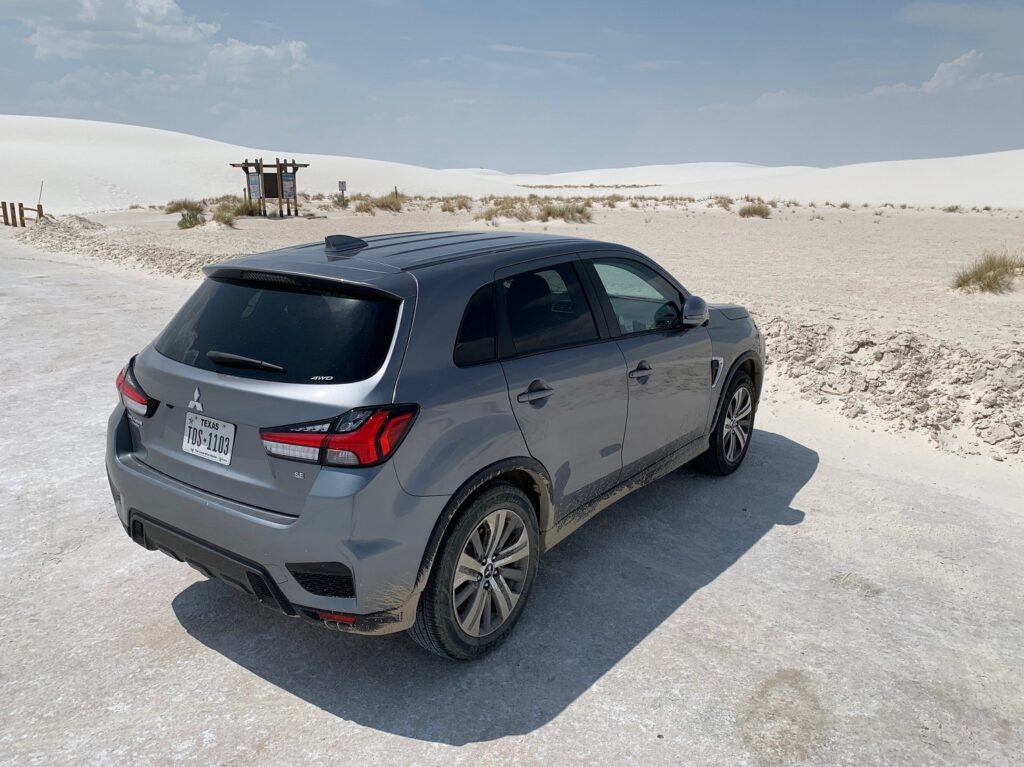 Une voiture de location dans le parc national de White Sands