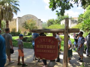 Panneau "Living History Encampment" à Fort Alamo