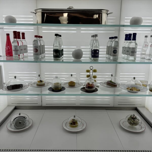 Le bar à eau du salon La Première