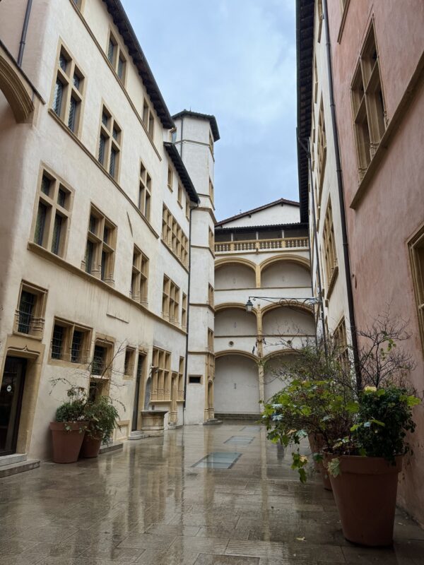 La cour de l'hôtel de Gadagne à Lyon