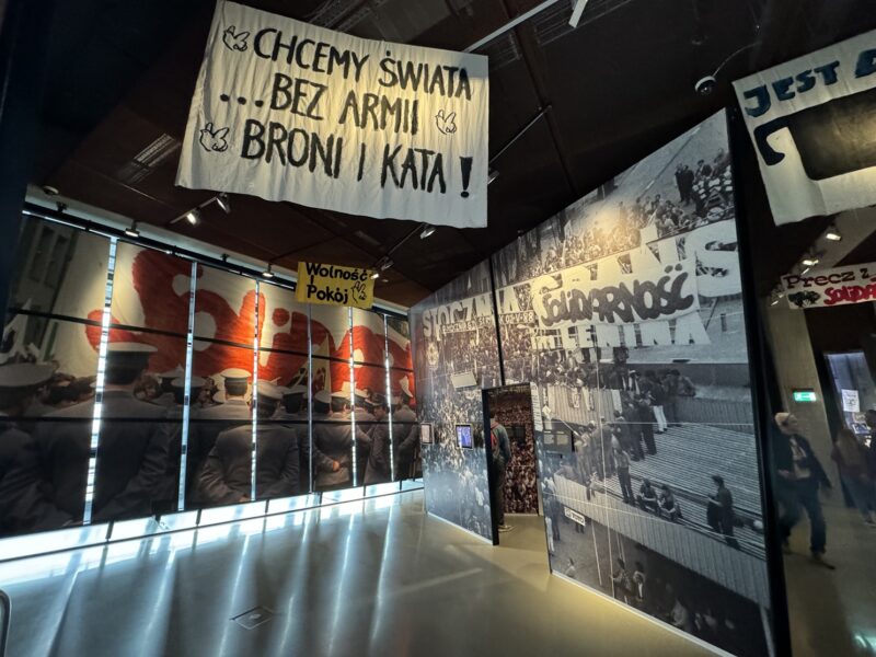 Une salle à l'intérieur du musée de Solidarnosc