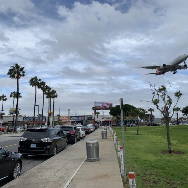 Un Boeing 777 d'Asiana Airlines à l'atterrissage sur l'aéroport LAX de Los-Angeles