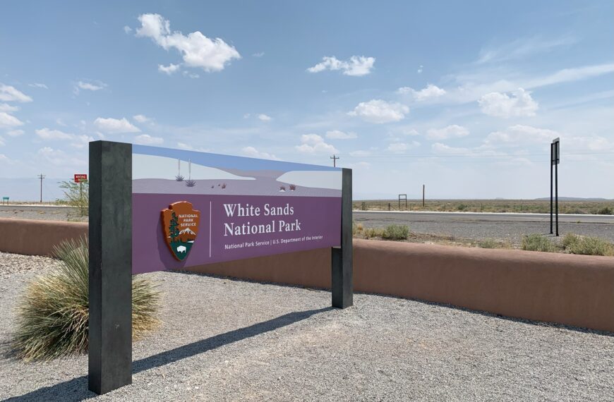 Le panneau à l'entrée du parc national des White Sands au Nouveau-Mexique