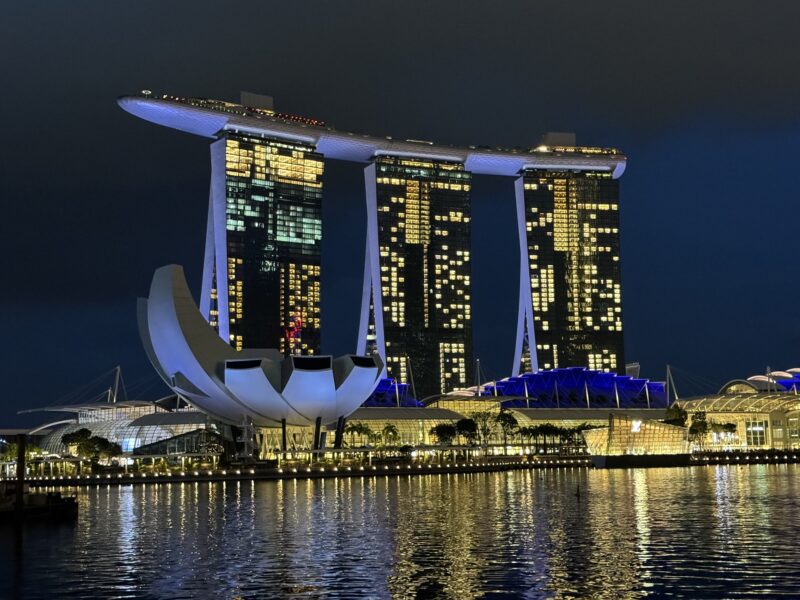 L'hôtel Marina Bay Sands de nuit