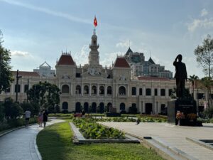 L'Hôtel de ville de Hô Chi Minh-Ville a été construit entre 1902 et 1908 dans l'ancienne capitale de l'Indochine française