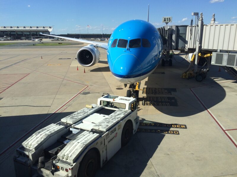 Un Boeing 787-1000 de la compagnie néerlandaise KLM, à l'aéroport Hartsfield-Jackson d'Atlanta aux États-Unis