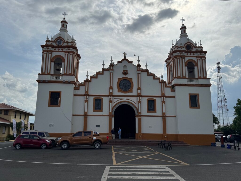 La cathédrale Santiago Apóstol de Santiago de Veraguas est peut-être l'une des rares attractions qui justifient un arrêt dans la ville