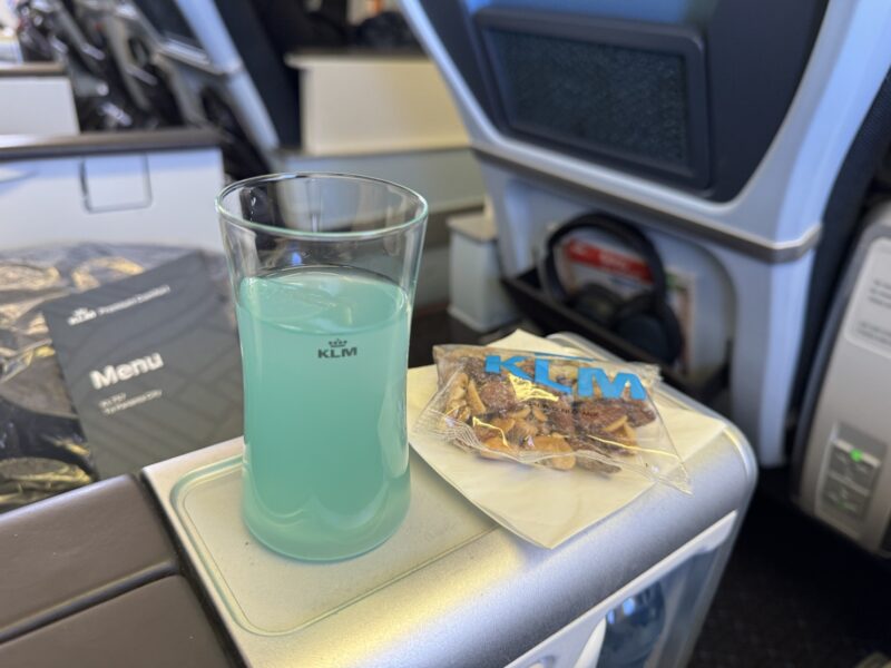 Le mocktail Royal Blue Legend est le mocktail signature de KLM en classe Economy Comfort