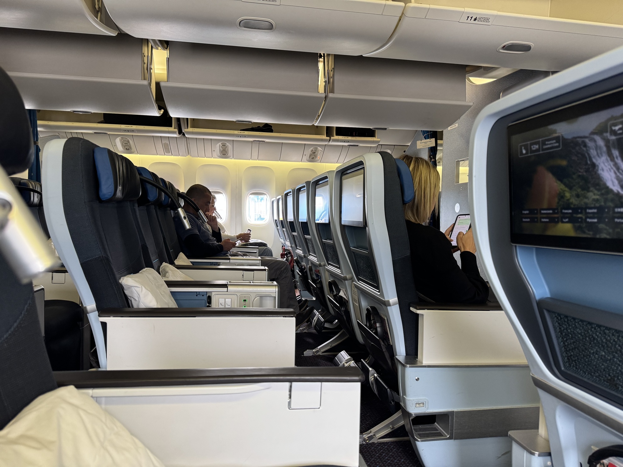 La vue sur la cabine Premium Comfort d'un Boeing 777-300ER de KLM
