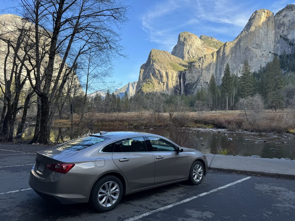 Un arrêt au niveau du El Capitan Viewpoint (El Capitan est à gauche), le long de la Merced River