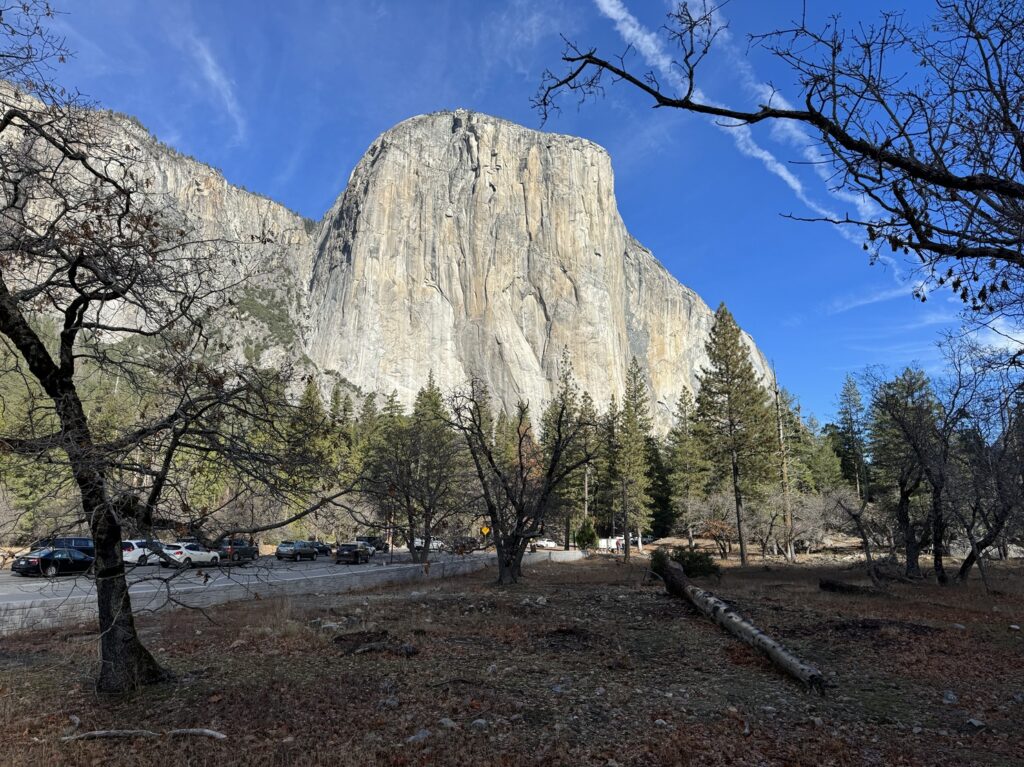 Le rocher El Capitan, vu depuis le Hanging Valley Viewpoint, l'un de mes premiers arrêtés dans le parc national de Yosemite