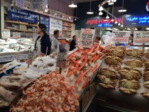 L'étal d'un poissonnier du Pike Place Fish Market