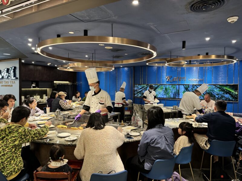 Le stand d'un restaurant au food court de la Taipei 101