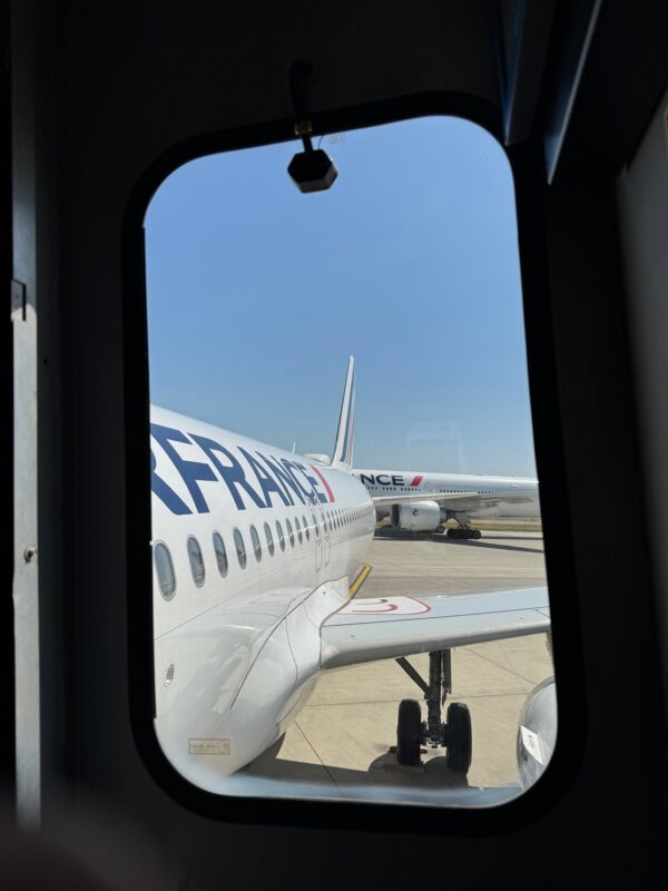 La vue sur notre Airbus A320 (F-HEPE) avant d'embarquer sur le vol AF1052 vers Tbilissi