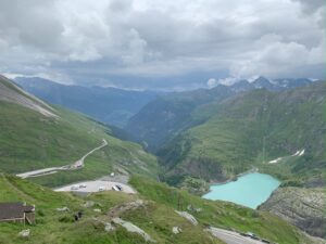 La vue sur le massif des Hohe Tauern depuis la plateforme du Kaiser-Franz-Josefs-Höhe, près du Grossglockner