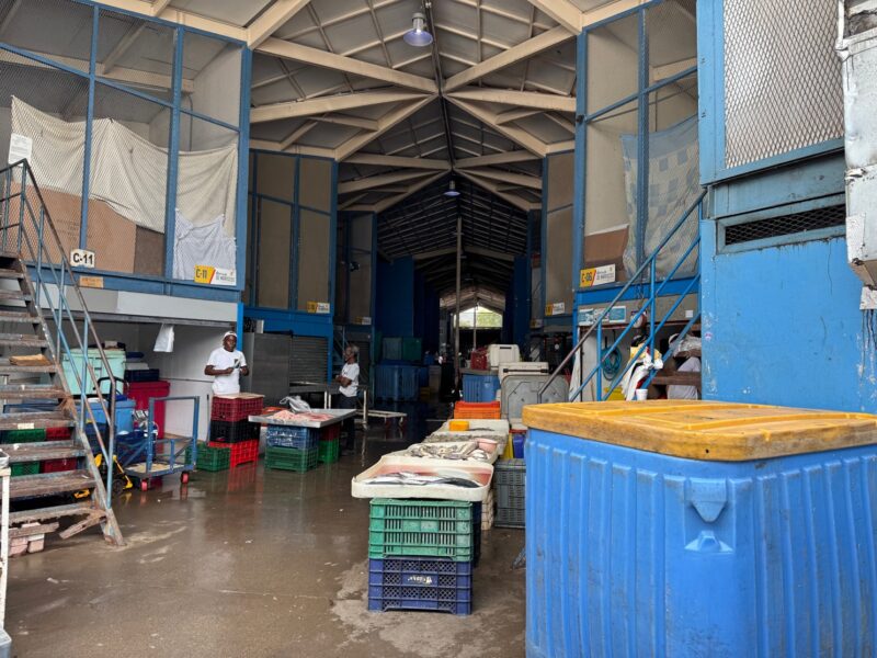L'intérieur du marché aux poissons (Mercado de Mariscos) de Panama