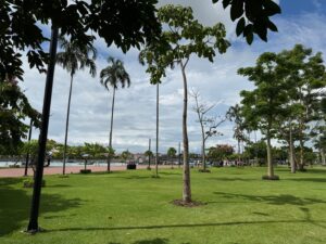 Le grand parc près du Mirador del Pacifico, sur la Cinta Costera, avant d'arriver au Mercado de Mariscos (le marché aux poissons)