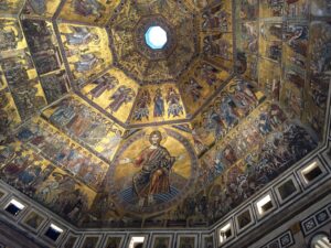 La vue sur la coupole du baptistère Saint-Jean de Florence, décoré avec des mosaïques dans un style byzantin
