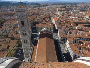 La vue impressionnante depuis le sommet de la coupole du Duomo de Florence (cathédrale Santa Maria del Fiore)