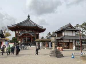 Le nanendō, bâtiment octogonal du temple Kōfuku-ji, n'est ouvert au public qu'un jour par an (le 17 octobre)