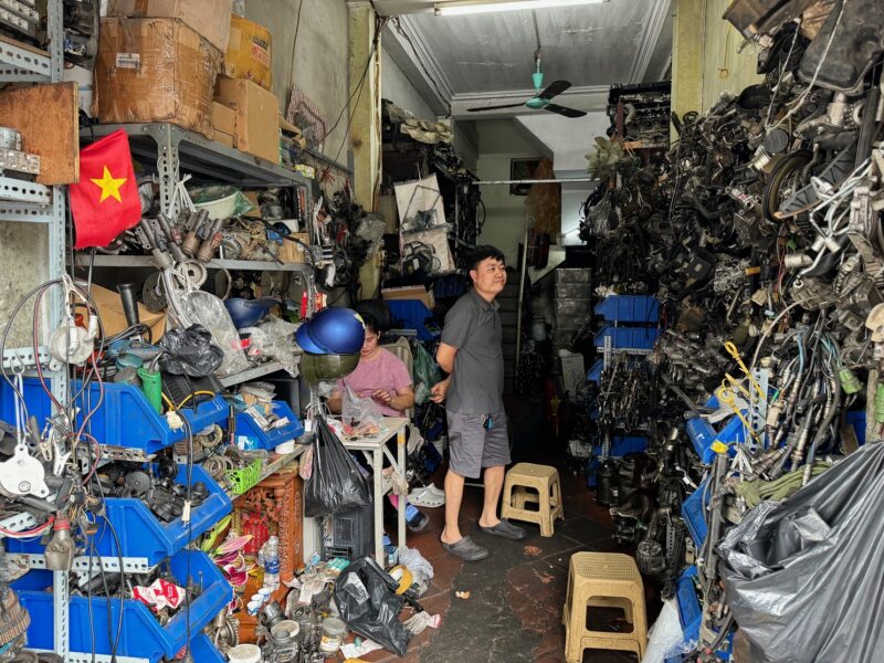 Un magasin de pièces détachées sur la rue Nguyen Hong Tru, dans le district de Hai Ba Trung à Hanoï (Vietnam)