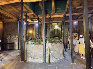 La croix autour de laquelle a été construit le monastère de Jvari, en Géorgie