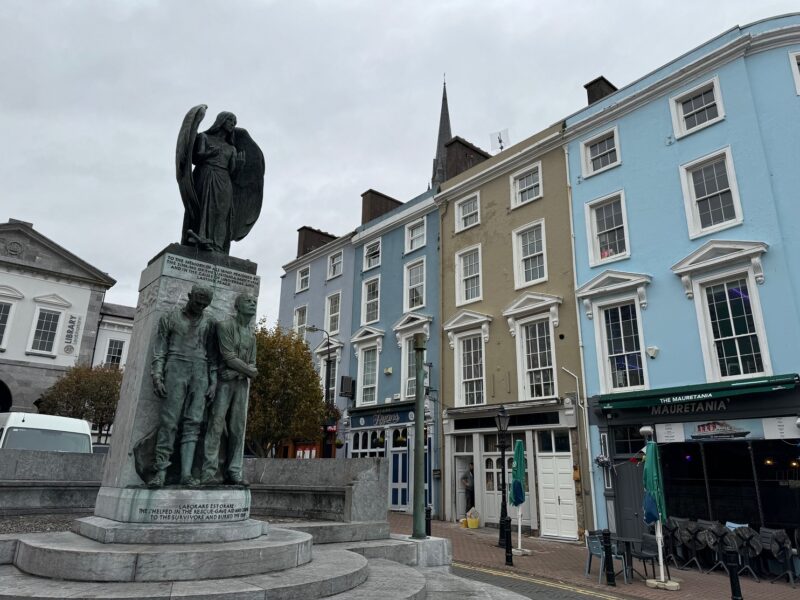 Le monument aux victimes de la tragédie du Lusitania et à la population de Cobh, qui a aidé de nombreux survivants le 7 mai 1915