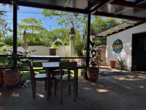 Vue sur la terrasse du Restaurante Terry Desti Beach, à 200 mètres de Playa Los Destiladeros (Panama)