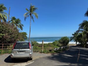 La vue au bout de la route qui mène à Playa Los Destiladeros, au sud d'El Limon sur la péninsule d'Azuero (Panama)