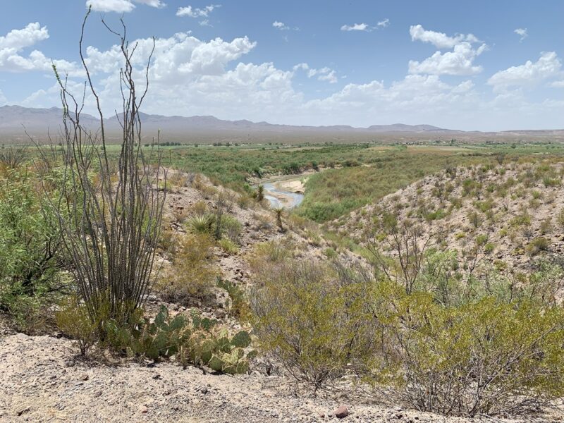 Vue sur les grandes vallées fertiles autour du Rio Grande, au niveau de Redford le long de la Route 170 (River Road) au Texas (États-Unis)