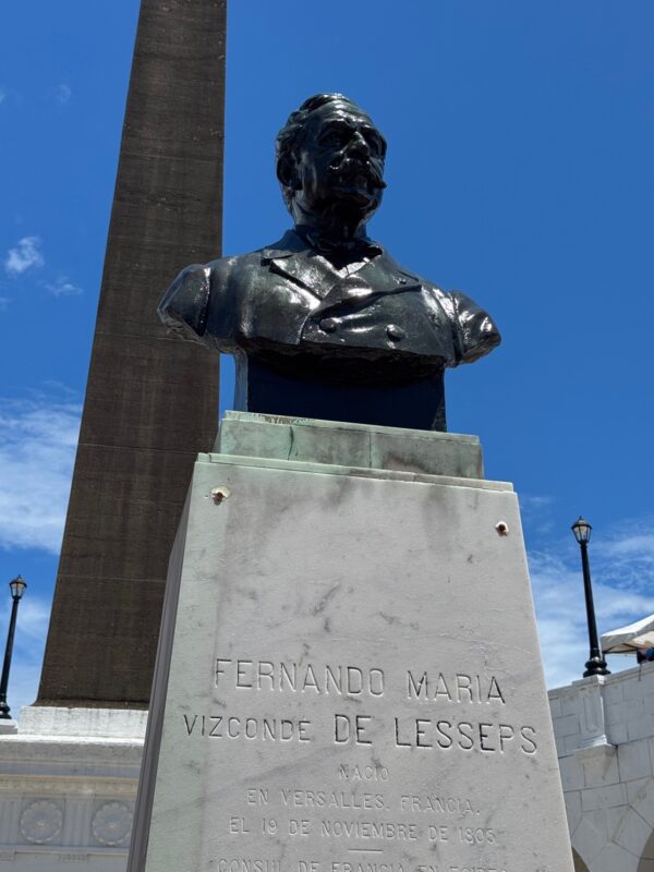 Le buste de Ferdinand de Lesseps, l'un des promoteurs du canal de Panama