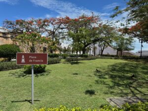 Panneau "Plaza de Francia" dans le quartier de Casco Viejo, à Panama