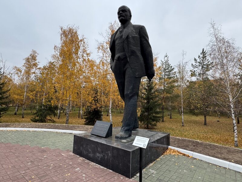 Une statue de Lénine dans le parc de la Victoire de Kostanaï