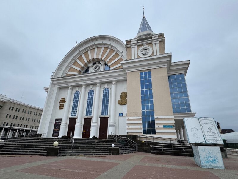 Le théâtre national kazakh, ou théâtre Ilyas Omarov, à Kostanaï