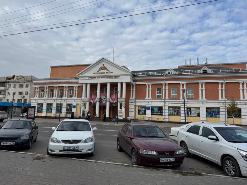 Le bâtiment du théâtre dramatique russe à Kostanaï