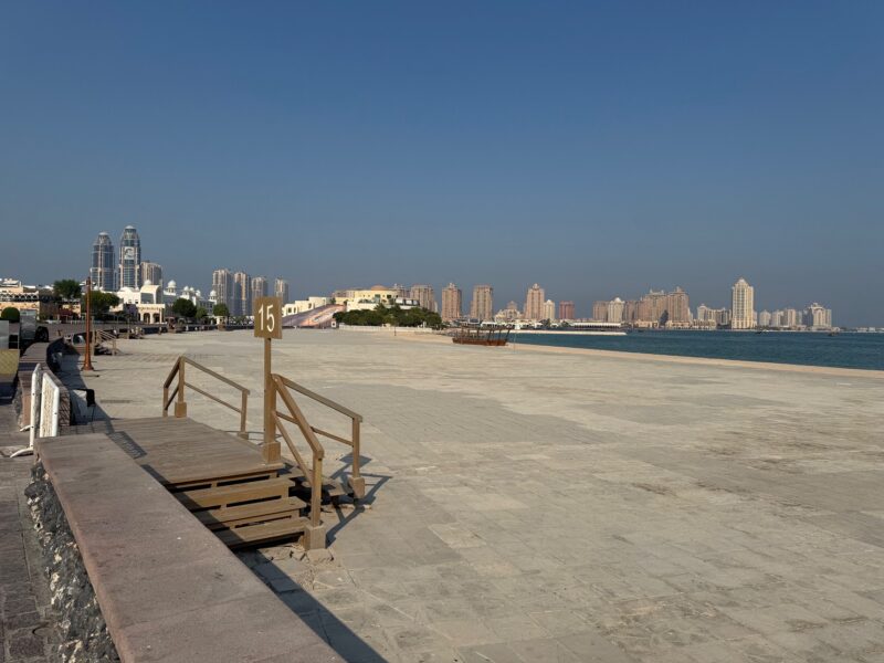 Vue sur la plage de Katara, au nord de Doha