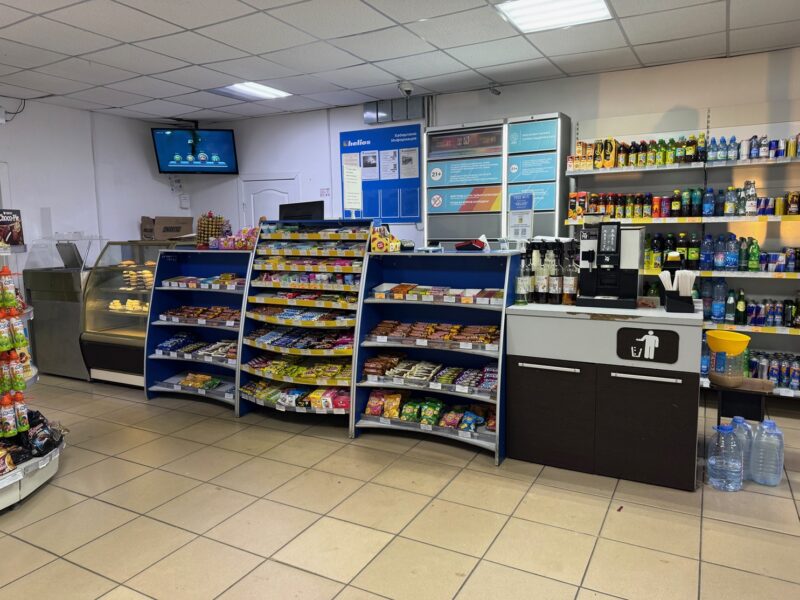 L'intérieur de la station-service, pendant notre pause sur le trajet retour Kostanaï-Astana en taxi