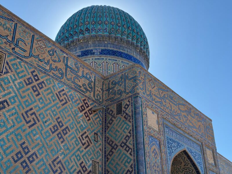 Vue de détail de la façade arrière du mausolée d'Ahmed Yasavi à Turkestan (Kazakhstan)
