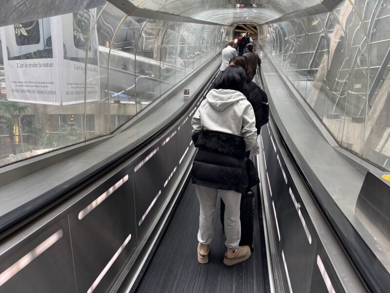 Vue sur les célèbres "tubes" du terminal 1 de l'aéroport de Paris-Roissy-Charles-de-Gaulle